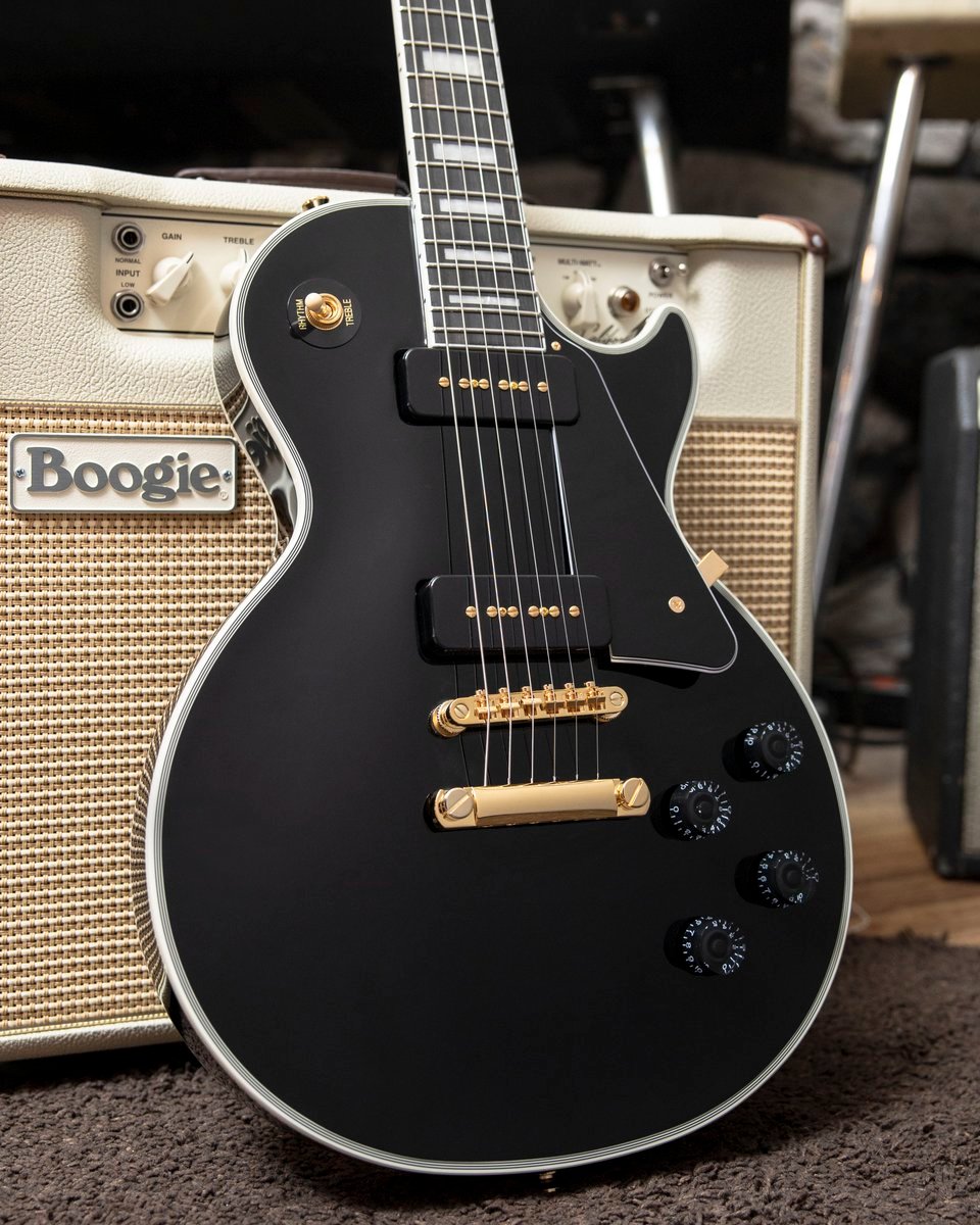 Musician's Friend on X: "Mix vintage vibe and modern flair with the @Epiphone  Les Paul Custom P-90! This limited edition delivers the classic punch of  dual P-90 pickups in a sleek Ebony